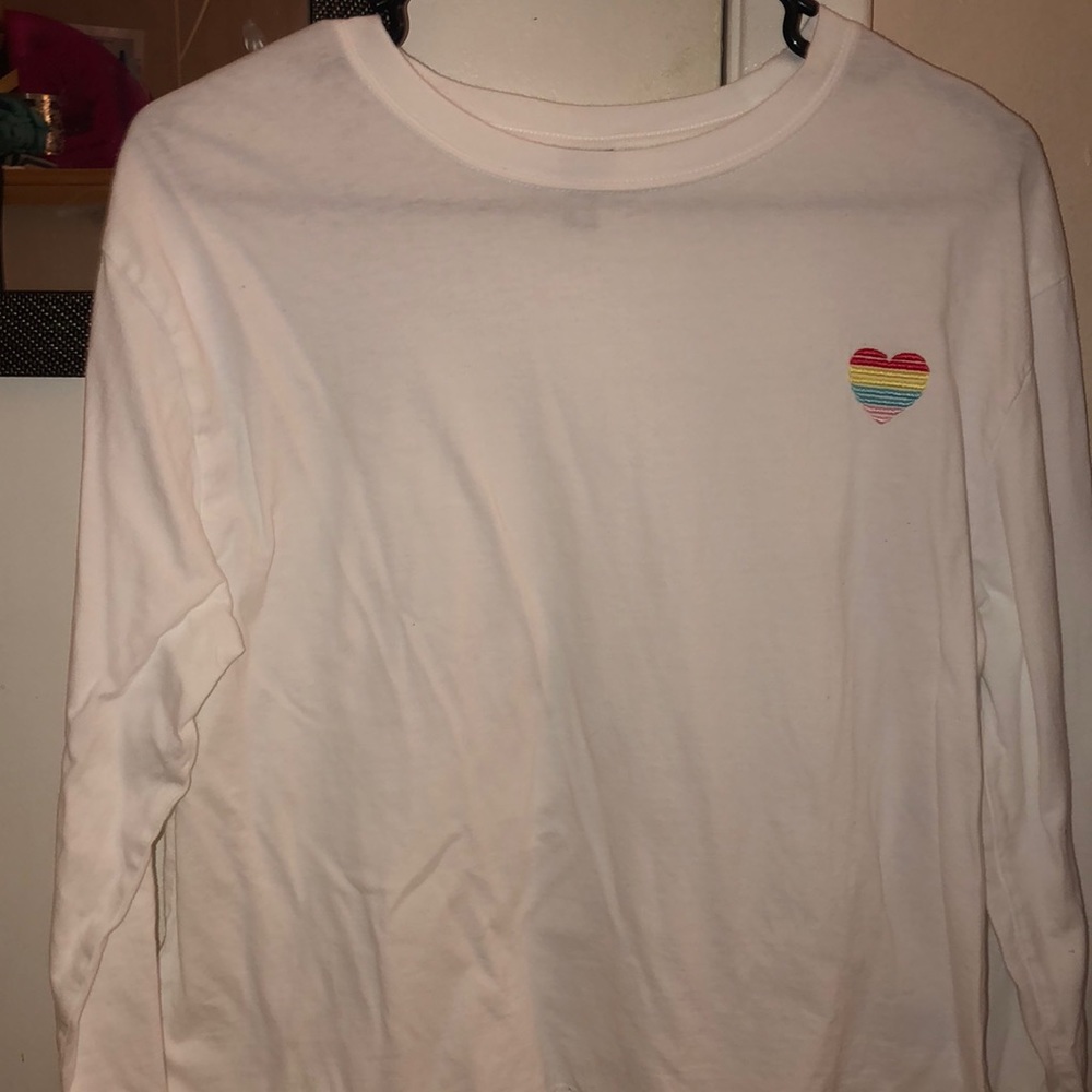 This is a simple long sleeve tee!